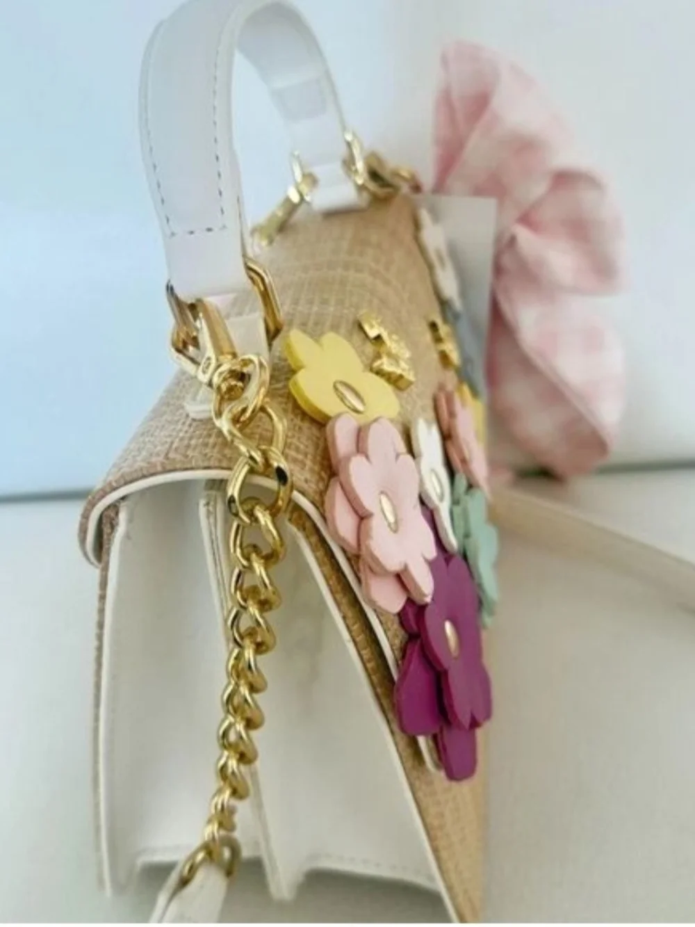 Betsey Johnson Straw Crossbody with Pastel Floral Appliqués Nwt - Picture 3 of 5